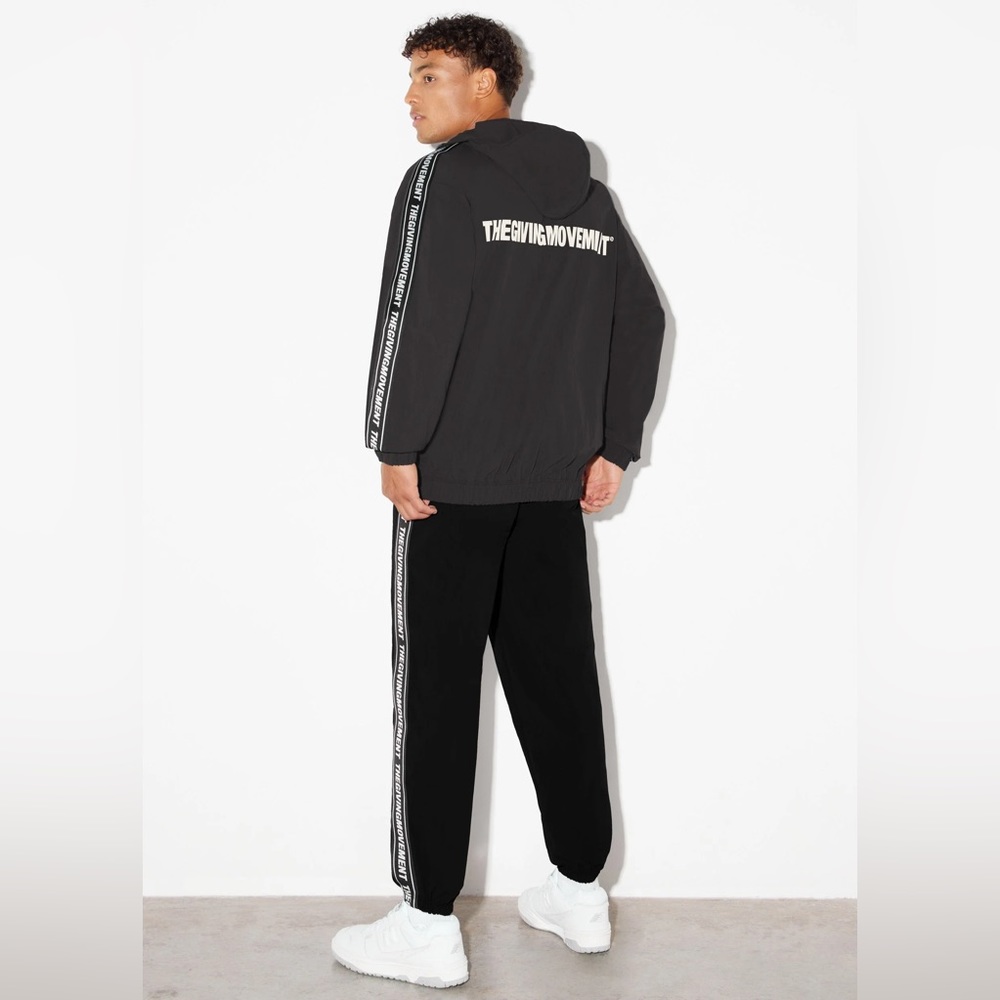 !!NWT!! THE GIVING MOVEMENT TRACK SUIT / Size L